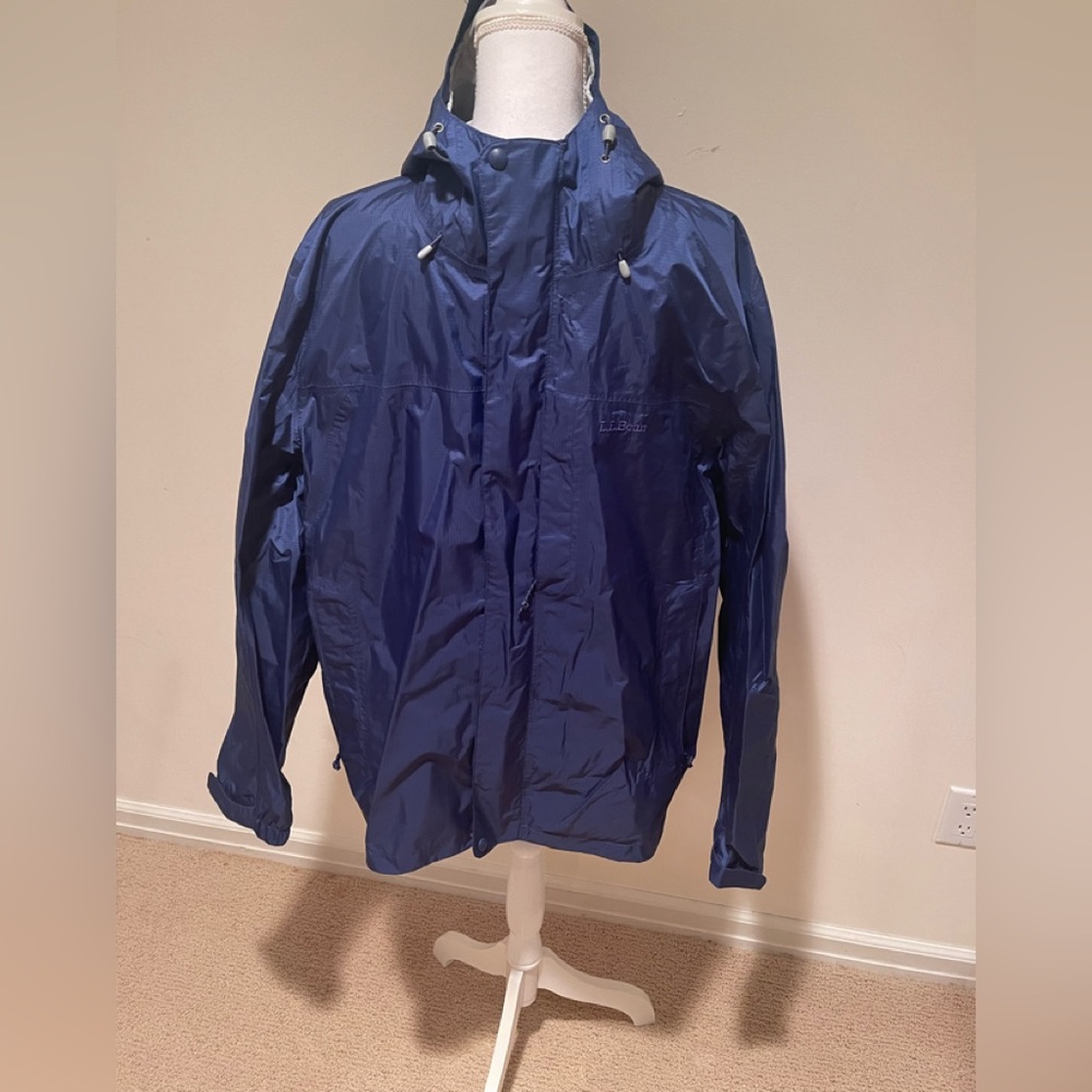 Mens NWOT LL Bean rain jacket
